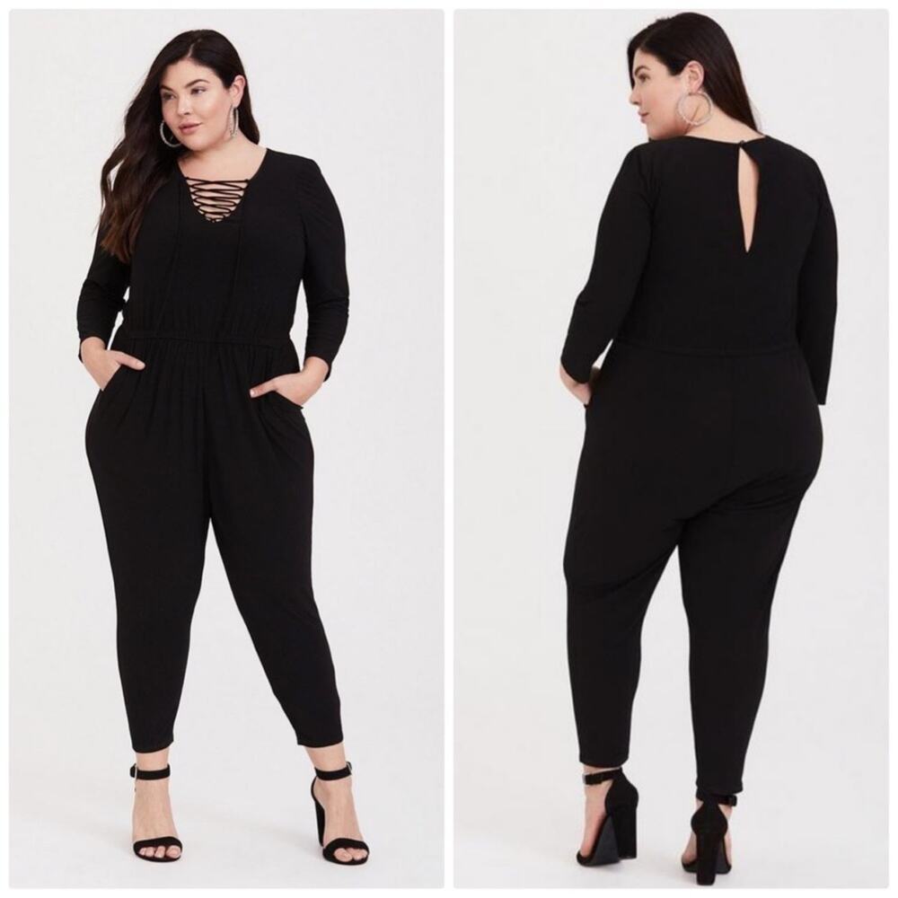 Torrid Women's Black Crepe Lace-Up V-Neck Jumpsuit Size‎ 00 / 10
